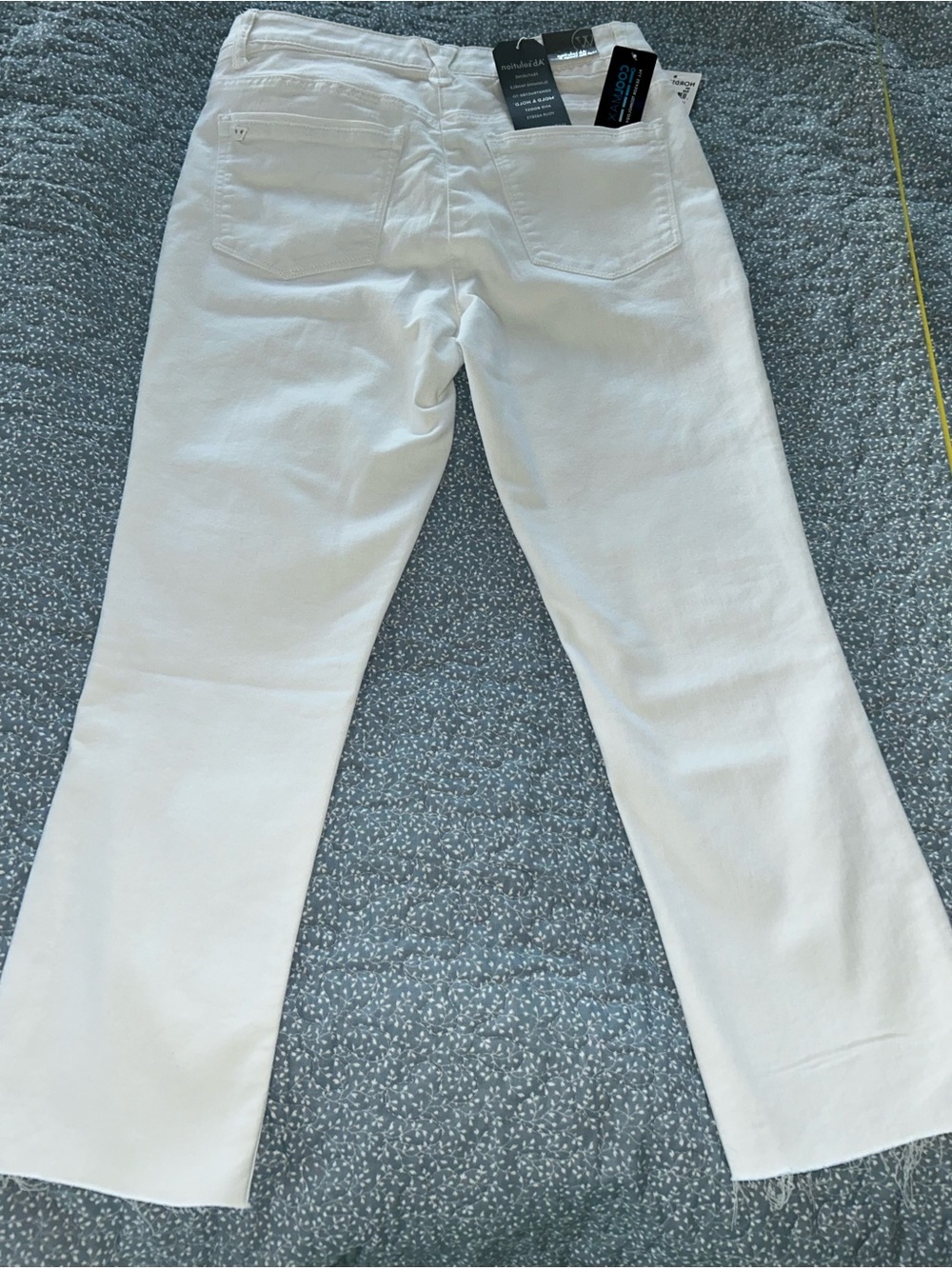 White- Wit & Wisdom women’s jeans with CoolMax Technology - Picture 8 of 8